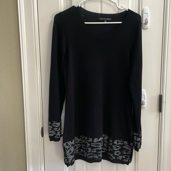 🩶ADRIENNE VITTADINI black with metallic print trim tunic sweater. S - Picture 3 of 9